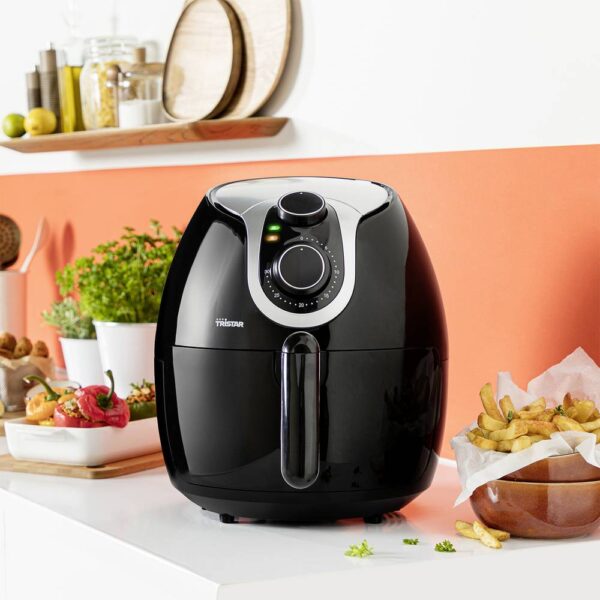 immagine di una friggitrice ad aria Tristar Crispy Fryer XXL 5.2 L nera